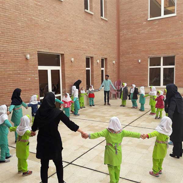 یک روز با کودکان کار